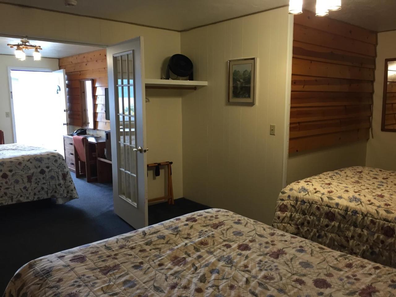 Captain's Choice Motel Haines Exterior foto